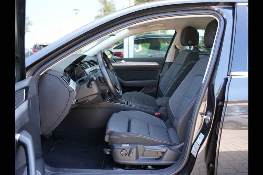 Volkswagen Passat Variant 1.5 TSI Business | Draadloze telefoonlader | Apple Carplay | Achteruitrijcamera |