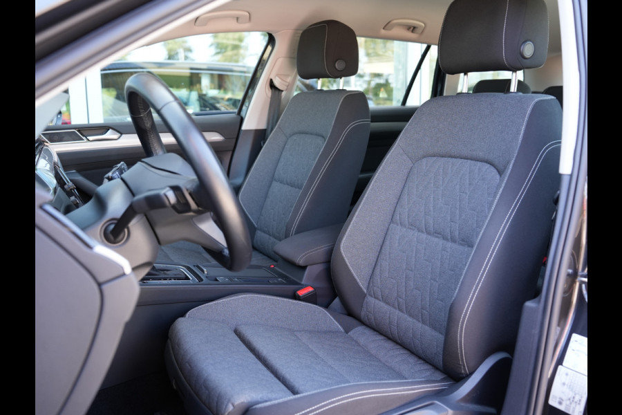 Volkswagen Passat Variant 1.5 TSI Business | Draadloze telefoonlader | Apple Carplay | Achteruitrijcamera |