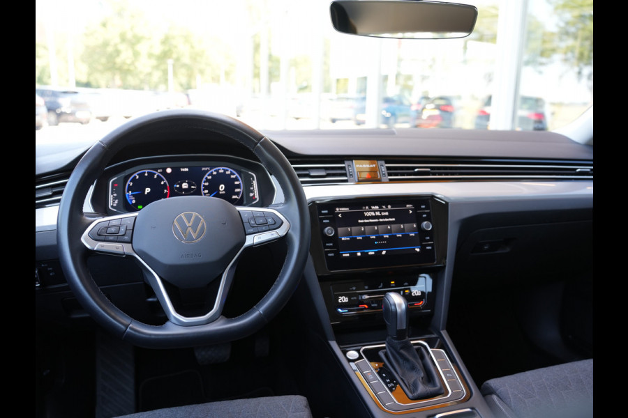 Volkswagen Passat Variant 1.5 TSI Business | Draadloze telefoonlader | Apple Carplay | Achteruitrijcamera |