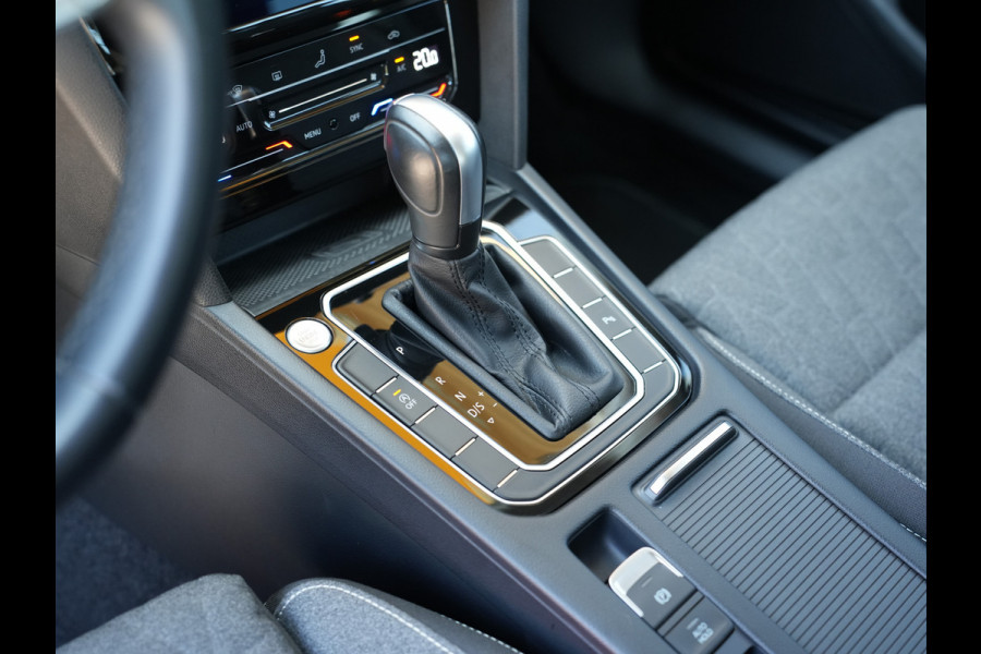 Volkswagen Passat Variant 1.5 TSI Business | Draadloze telefoonlader | Apple Carplay | Achteruitrijcamera |