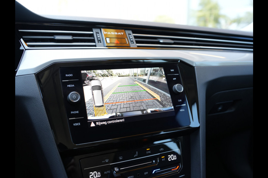 Volkswagen Passat Variant 1.5 TSI Business | Draadloze telefoonlader | Apple Carplay | Achteruitrijcamera |