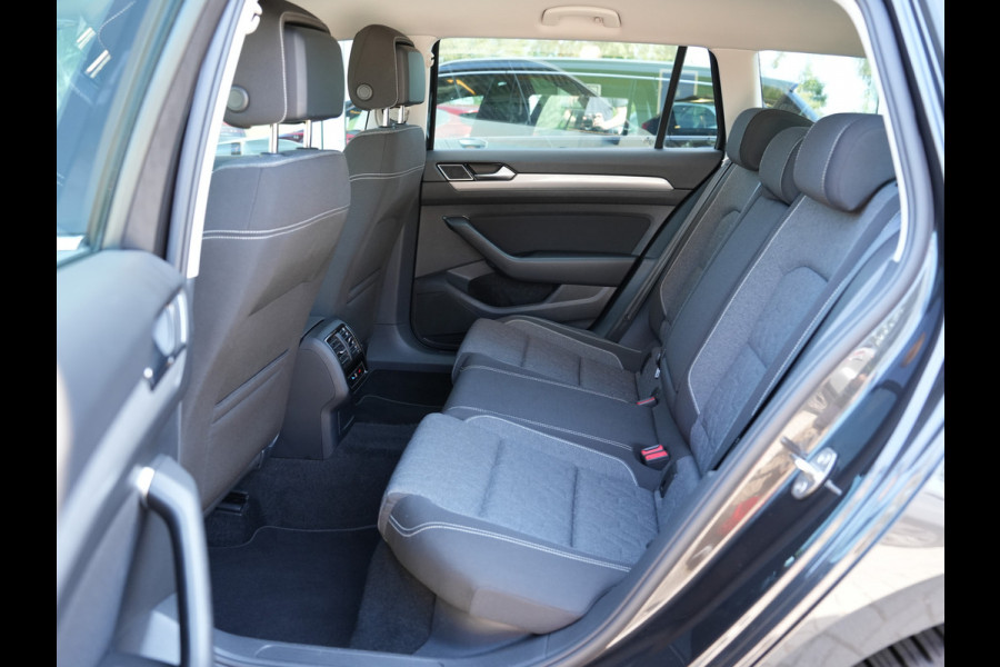 Volkswagen Passat Variant 1.5 TSI Business | Draadloze telefoonlader | Apple Carplay | Achteruitrijcamera |