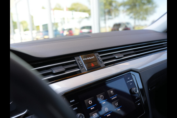 Volkswagen Passat Variant 1.5 TSI Business | Draadloze telefoonlader | Apple Carplay | Achteruitrijcamera |