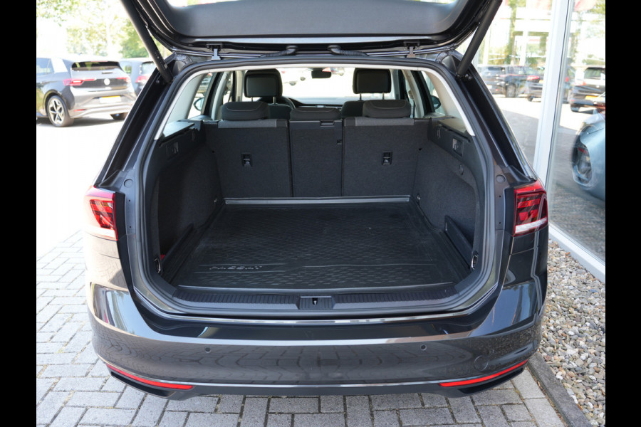 Volkswagen Passat Variant 1.5 TSI Business | Draadloze telefoonlader | Apple Carplay | Achteruitrijcamera |