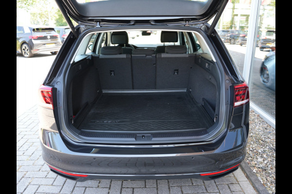 Volkswagen Passat Variant 1.5 TSI Business | Draadloze telefoonlader | Apple Carplay | Achteruitrijcamera |