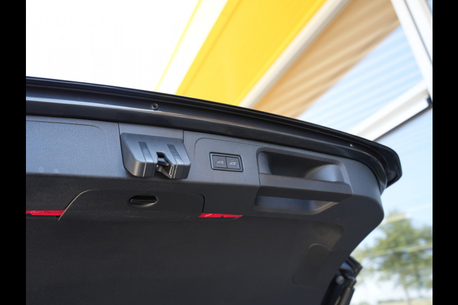 Volkswagen Passat Variant 1.5 TSI Business | Draadloze telefoonlader | Apple Carplay | Achteruitrijcamera |