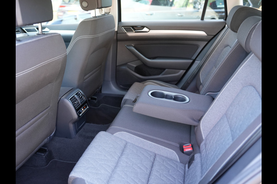 Volkswagen Passat Variant 1.5 TSI Business | Draadloze telefoonlader | Apple Carplay | Achteruitrijcamera |