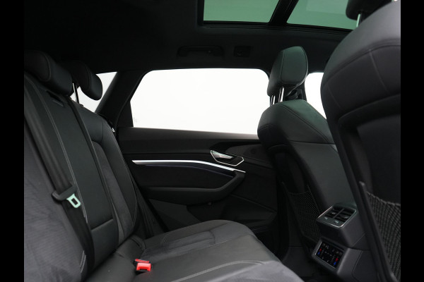 Audi Q8 e-tron 55 Quattro S Line 114 kWh 408pk Dealer O.H. | Trekhaak Afn. | Panodak | Luchtvering | Head Up | Adaptive Cruise | Bang & Olufsen | 360 Camera | Matrix LED | Alcantara Sportstoelen Verwarmd | Sfeerverlichting | Keyless | Blis | 21"L.M |