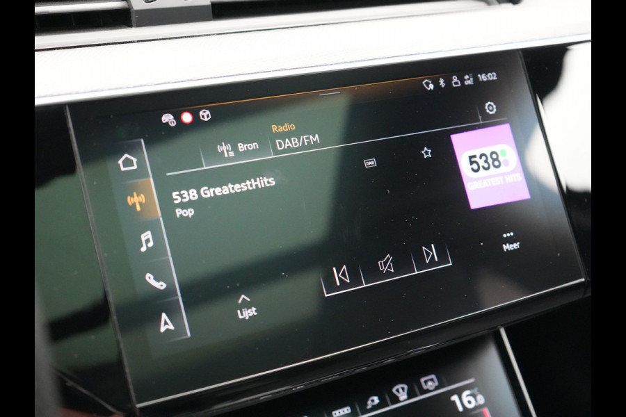 Audi Q8 e-tron 55 Quattro S Line 114 kWh 408pk Dealer O.H. | Trekhaak Afn. | Panodak | Luchtvering | Head Up | Adaptive Cruise | Bang & Olufsen | 360 Camera | Matrix LED | Alcantara Sportstoelen Verwarmd | Sfeerverlichting | Keyless | Blis | 21"L.M |