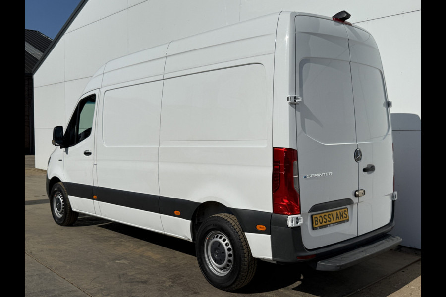 Mercedes-Benz eSprinter 312 55 kWh L2H2 Elektrisch 145km WLTP 92,5% (SOH) 80kw Snelladen Climate Control Camera