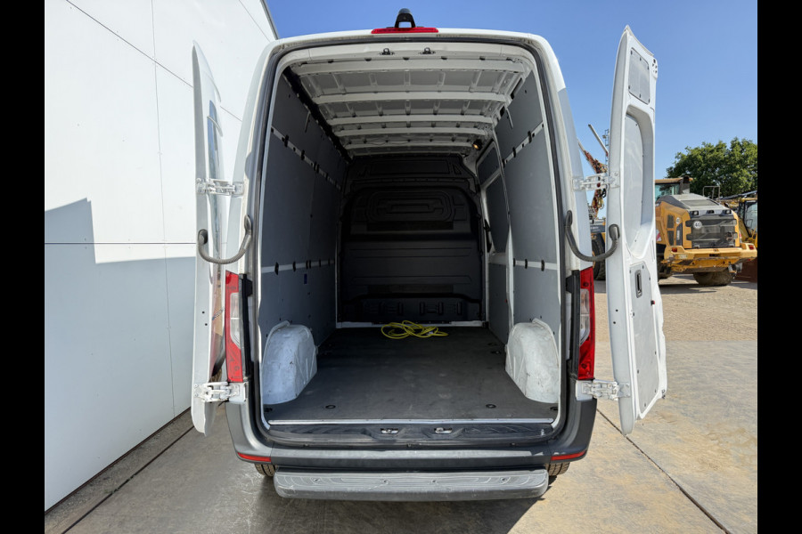 Mercedes-Benz eSprinter 312 55 kWh L2H2 Elektrisch 145km WLTP 92,5% (SOH) 80kw Snelladen Climate Control Camera