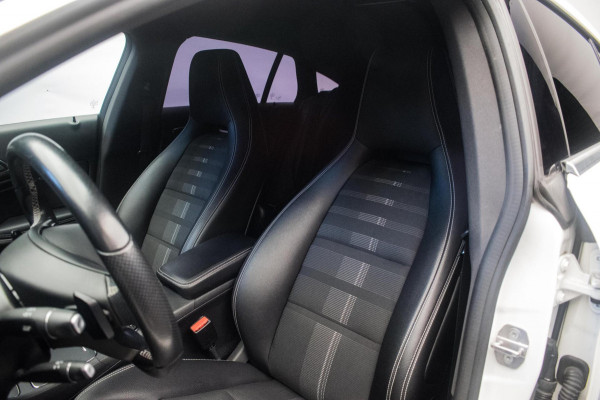 Mercedes-Benz CLA-Klasse Shooting Brake 180 D AMG Line Upgrade Edition Automaat NL-auto [ Full LED Camera Stoelverwarming ]