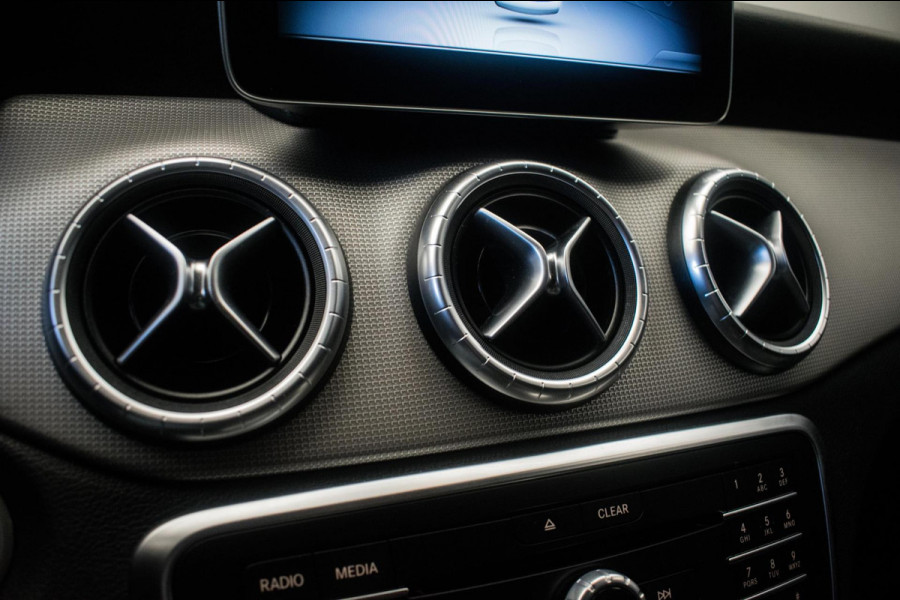 Mercedes-Benz CLA-Klasse Shooting Brake 180 D AMG Line Upgrade Edition Automaat NL-auto [ Full LED Camera Stoelverwarming ]