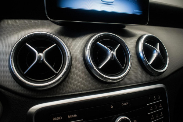 Mercedes-Benz CLA-Klasse Shooting Brake 180 D AMG Line Upgrade Edition Automaat NL-auto [ Full LED Camera Stoelverwarming ]