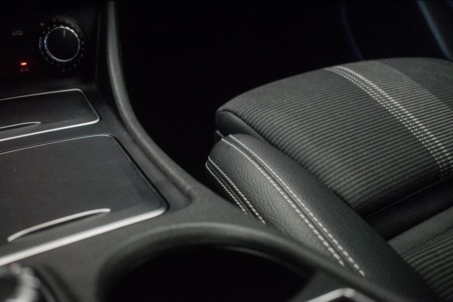 Mercedes-Benz CLA-Klasse Shooting Brake 180 D AMG Line Upgrade Edition Automaat NL-auto [ Full LED Camera Stoelverwarming ]