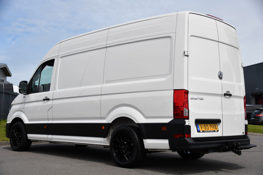 Volkswagen Crafter 35 2.0 TDI L3H3 PB Edition Camera, Cruise, Carplay, Carplay, Sensoren, geveerde stoel, Trekhaak, 140pk, Automaat, Multimedia, Uniek!