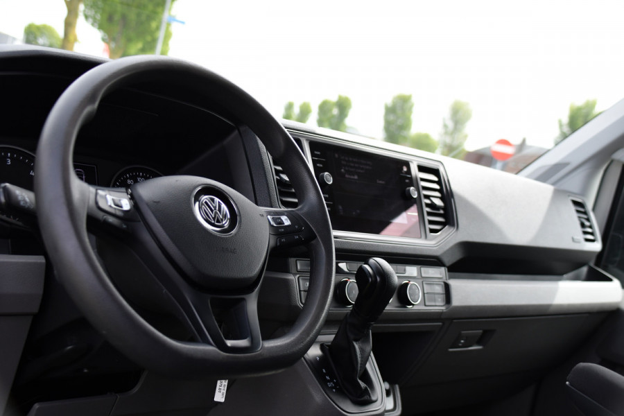 Volkswagen Crafter 35 2.0 TDI L3H3 PB Edition Camera, Cruise, Carplay, Carplay, Sensoren, geveerde stoel, Trekhaak, 140pk, Automaat, Multimedia, Uniek!