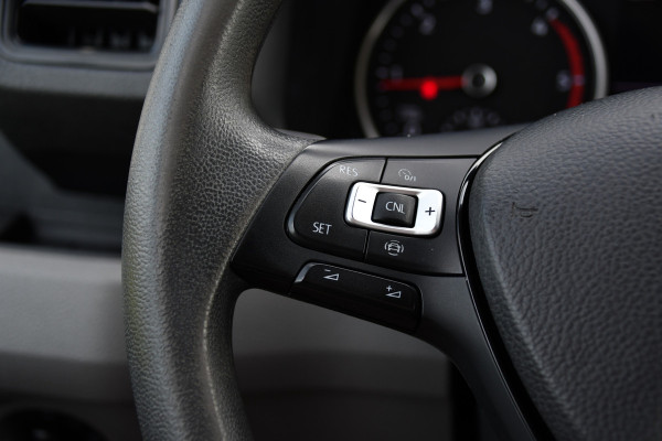 Volkswagen Crafter 35 2.0 TDI L3H3 PB Edition Camera, Cruise, Carplay, Carplay, Sensoren, geveerde stoel, Trekhaak, 140pk, Automaat, Multimedia, Uniek!