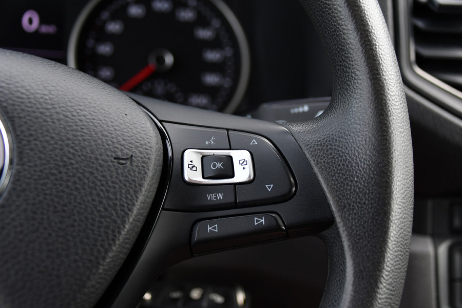 Volkswagen Crafter 35 2.0 TDI L3H3 PB Edition Camera, Cruise, Carplay, Carplay, Sensoren, geveerde stoel, Trekhaak, 140pk, Automaat, Multimedia, Uniek!