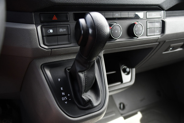 Volkswagen Crafter 35 2.0 TDI L3H3 PB Edition Camera, Cruise, Carplay, Carplay, Sensoren, geveerde stoel, Trekhaak, 140pk, Automaat, Multimedia, Uniek!