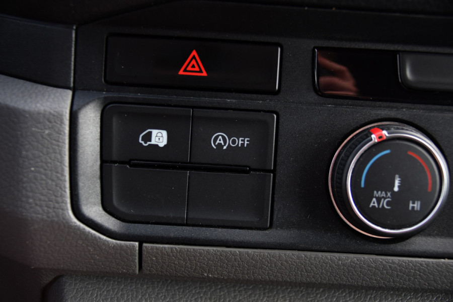 Volkswagen Crafter 35 2.0 TDI L3H3 PB Edition Camera, Cruise, Carplay, Carplay, Sensoren, geveerde stoel, Trekhaak, 140pk, Automaat, Multimedia, Uniek!