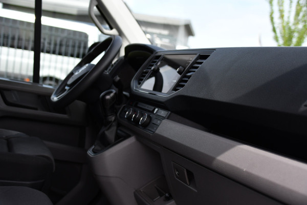 Volkswagen Crafter 35 2.0 TDI L3H3 PB Edition Camera, Cruise, Carplay, Carplay, Sensoren, geveerde stoel, Trekhaak, 140pk, Automaat, Multimedia, Uniek!