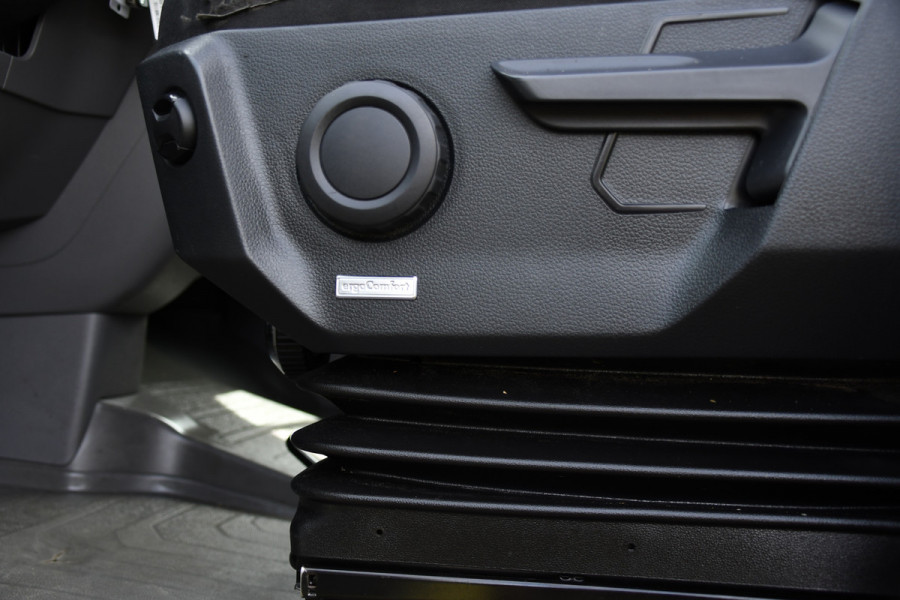 Volkswagen Crafter 35 2.0 TDI L3H3 PB Edition Camera, Cruise, Carplay, Carplay, Sensoren, geveerde stoel, Trekhaak, 140pk, Automaat, Multimedia, Uniek!