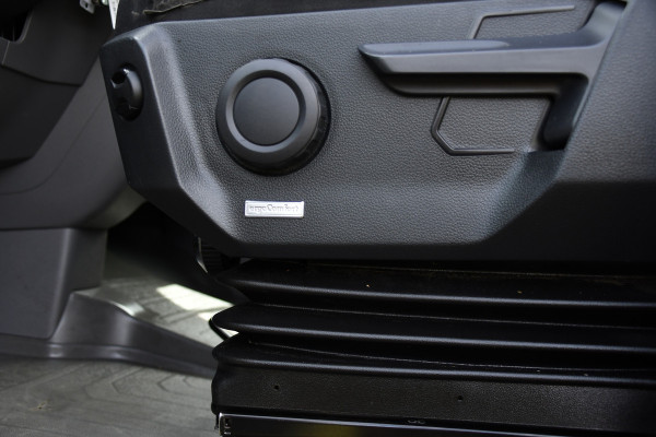 Volkswagen Crafter 35 2.0 TDI L3H3 PB Edition Camera, Cruise, Carplay, Carplay, Sensoren, geveerde stoel, Trekhaak, 140pk, Automaat, Multimedia, Uniek!