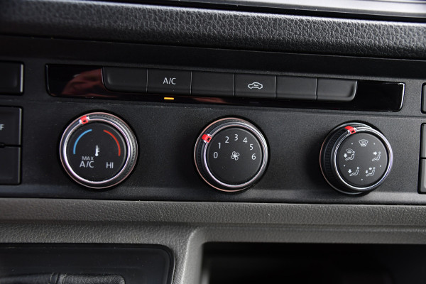 Volkswagen Crafter 35 2.0 TDI L3H3 PB Edition Camera, Cruise, Carplay, Carplay, Sensoren, geveerde stoel, Trekhaak, 140pk, Automaat, Multimedia, Uniek!