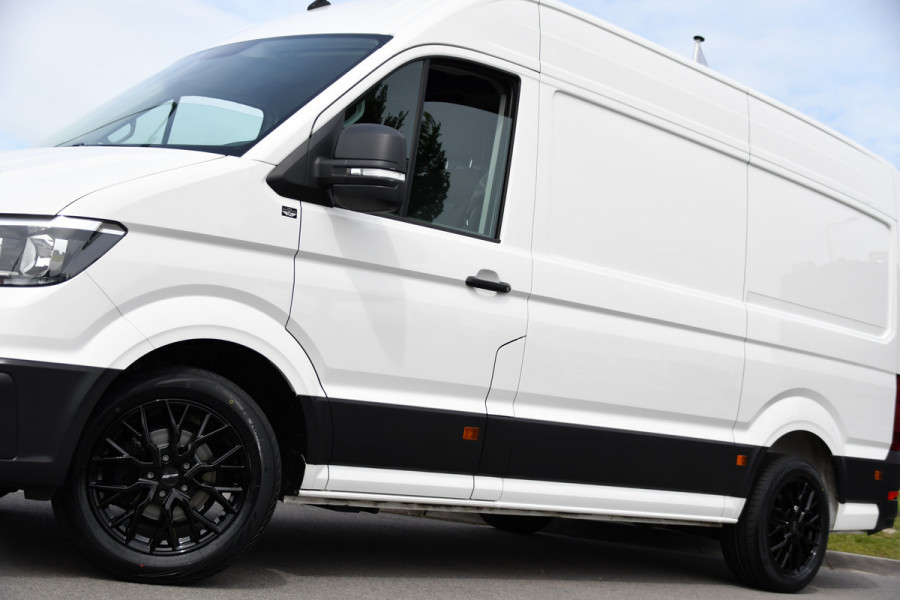 Volkswagen Crafter 35 2.0 TDI L3H3 PB Edition Camera, Cruise, Carplay, Carplay, Sensoren, geveerde stoel, Trekhaak, 140pk, Automaat, Multimedia, Uniek!