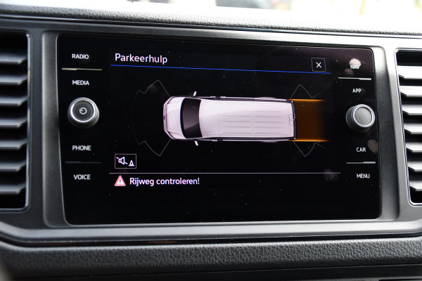 Volkswagen Crafter 35 2.0 TDI L3H3 PB Edition Camera, Cruise, Carplay, Carplay, Sensoren, geveerde stoel, Trekhaak, 140pk, Automaat, Multimedia, Uniek!