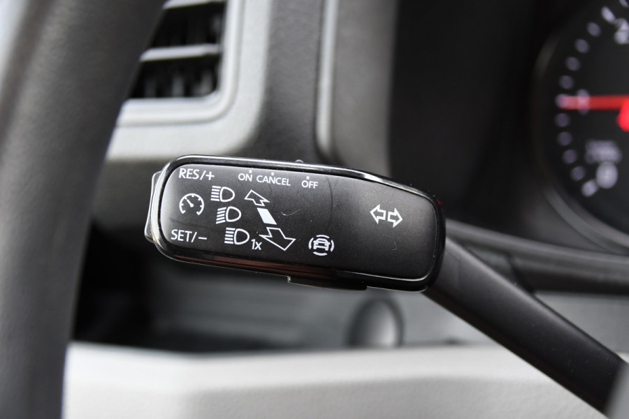 Volkswagen Crafter 35 2.0 TDI L3H2 PB Edition Cruise, Carplay, LED, Multimedia, Sensoren, Voorruit verwarming, 140pk, Automaat, Uniek!