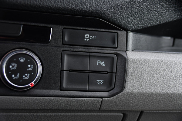 Volkswagen Crafter 35 2.0 TDI L3H2 PB Edition Cruise, Carplay, LED, Multimedia, Sensoren, Voorruit verwarming, 140pk, Automaat, Uniek!