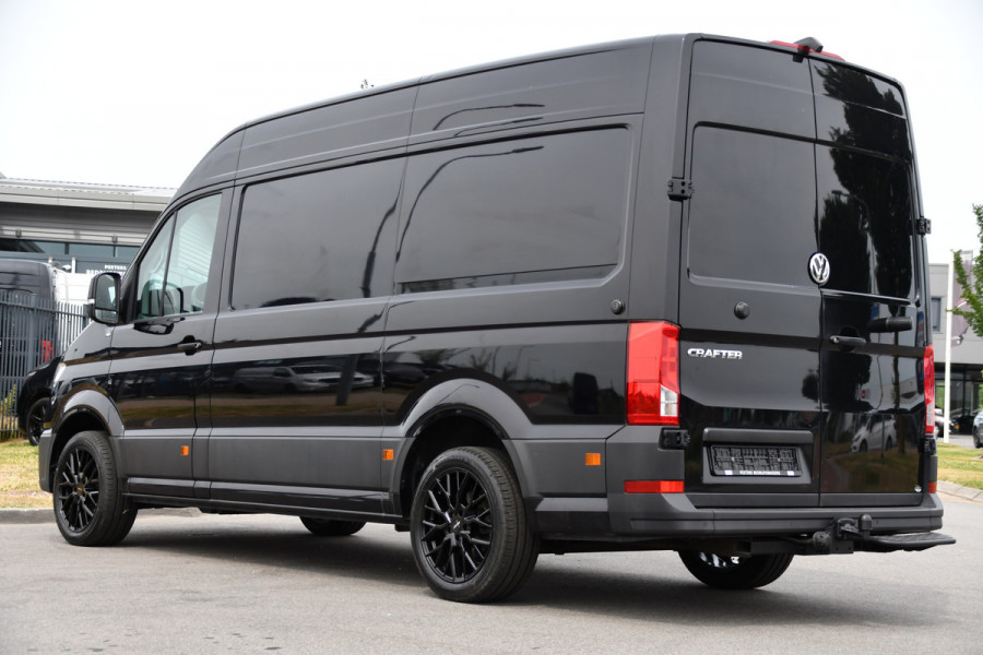 Volkswagen Crafter 35 2.0 TDI L3H3 Black Edition Camera, Adaptieve Cruise, Carplay, LED, Trekhaak, Voorruitverwarming, Sensoren, 177pk, Automaat, Uniek!
