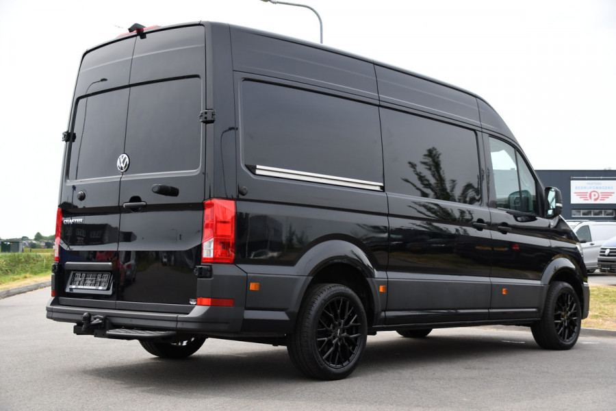 Volkswagen Crafter 35 2.0 TDI L3H3 Black Edition Camera, Adaptieve Cruise, Carplay, LED, Trekhaak, Voorruitverwarming, Sensoren, 177pk, Automaat, Uniek!