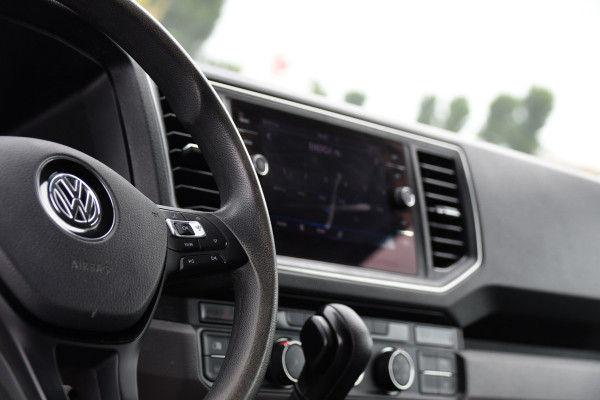 Volkswagen Crafter 35 2.0 TDI L3H3 Black Edition Camera, Adaptieve Cruise, Carplay, LED, Trekhaak, Voorruitverwarming, Sensoren, 177pk, Automaat, Uniek!