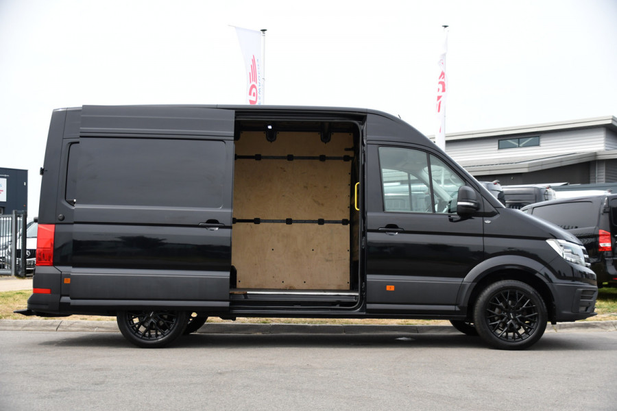 Volkswagen Crafter 35 2.0 TDI L3H3 Black Edition Camera, Adaptieve Cruise, Carplay, LED, Trekhaak, Voorruitverwarming, Sensoren, 177pk, Automaat, Uniek!