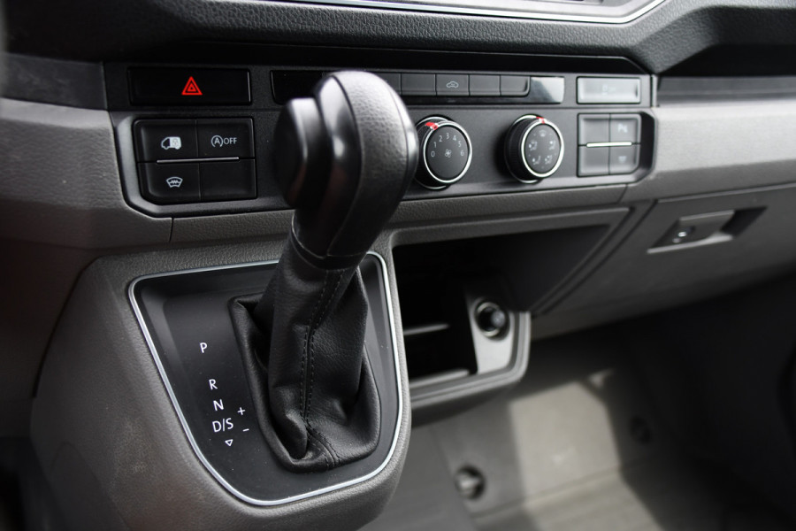Volkswagen Crafter 35 2.0 TDI L3H3 Black Edition Camera, Adaptieve Cruise, Carplay, LED, Trekhaak, Voorruitverwarming, Sensoren, 177pk, Automaat, Uniek!