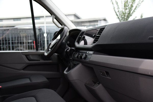 Volkswagen Crafter 35 2.0 TDI L3H3 Black Edition Camera, Adaptieve Cruise, Carplay, LED, Trekhaak, Voorruitverwarming, Sensoren, 177pk, Automaat, Uniek!