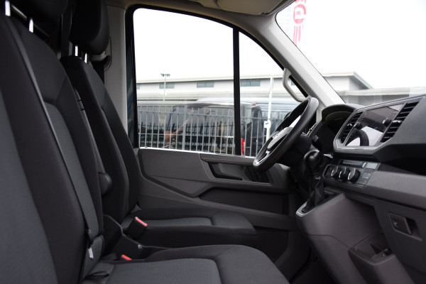 Volkswagen Crafter 35 2.0 TDI L3H3 Black Edition Camera, Adaptieve Cruise, Carplay, LED, Trekhaak, Voorruitverwarming, Sensoren, 177pk, Automaat, Uniek!