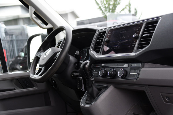 Volkswagen Crafter 35 2.0 TDI L3H3 Black Edition Camera, Adaptieve Cruise, Carplay, LED, Trekhaak, Voorruitverwarming, Sensoren, 177pk, Automaat, Uniek!