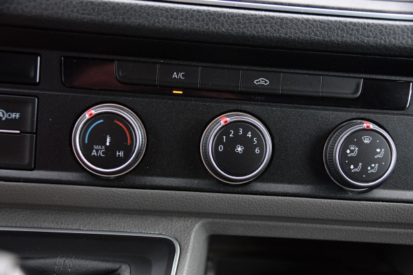 Volkswagen Crafter 35 2.0 TDI L3H3 Black Edition Camera, Adaptieve Cruise, Carplay, LED, Trekhaak, Voorruitverwarming, Sensoren, 177pk, Automaat, Uniek!