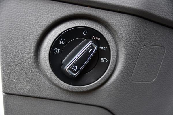 Volkswagen Crafter 35 2.0 TDI L3H3 Black Edition Camera, Adaptieve Cruise, Carplay, LED, Trekhaak, Voorruitverwarming, Sensoren, 177pk, Automaat, Uniek!