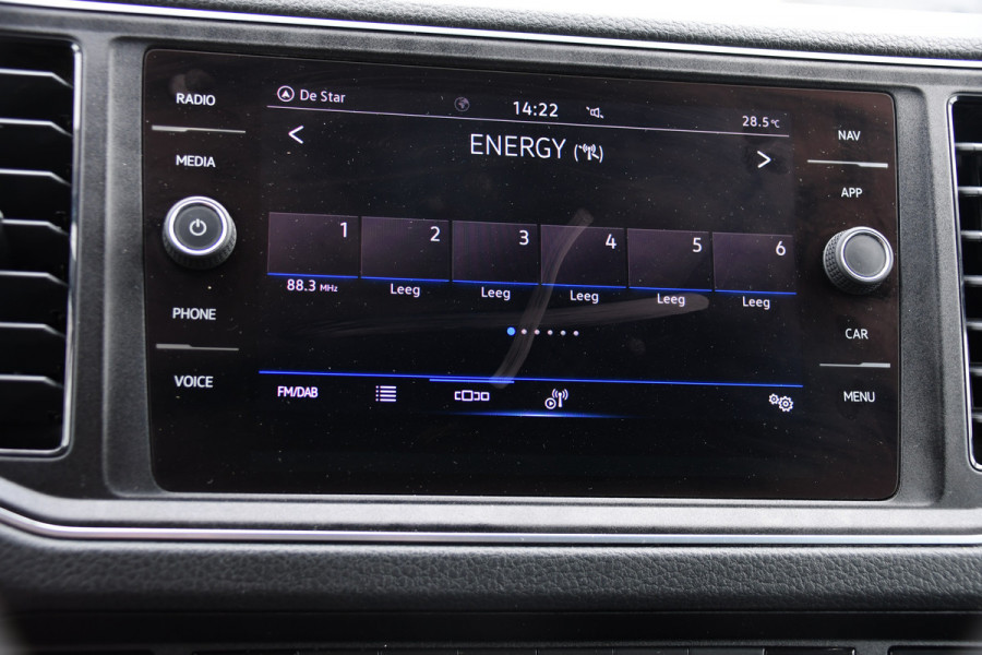 Volkswagen Crafter 35 2.0 TDI L3H3 Black Edition Camera, Adaptieve Cruise, Carplay, LED, Trekhaak, Voorruitverwarming, Sensoren, 177pk, Automaat, Uniek!
