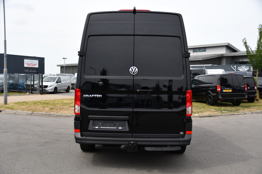 Volkswagen Crafter 35 2.0 TDI L3H3 Black Edition Camera, Adaptieve Cruise, Carplay, LED, Trekhaak, Voorruitverwarming, Sensoren, 177pk, Automaat, Uniek!