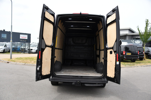Volkswagen Crafter 35 2.0 TDI L3H3 Black Edition Camera, Adaptieve Cruise, Carplay, LED, Trekhaak, Voorruitverwarming, Sensoren, 177pk, Automaat, Uniek!