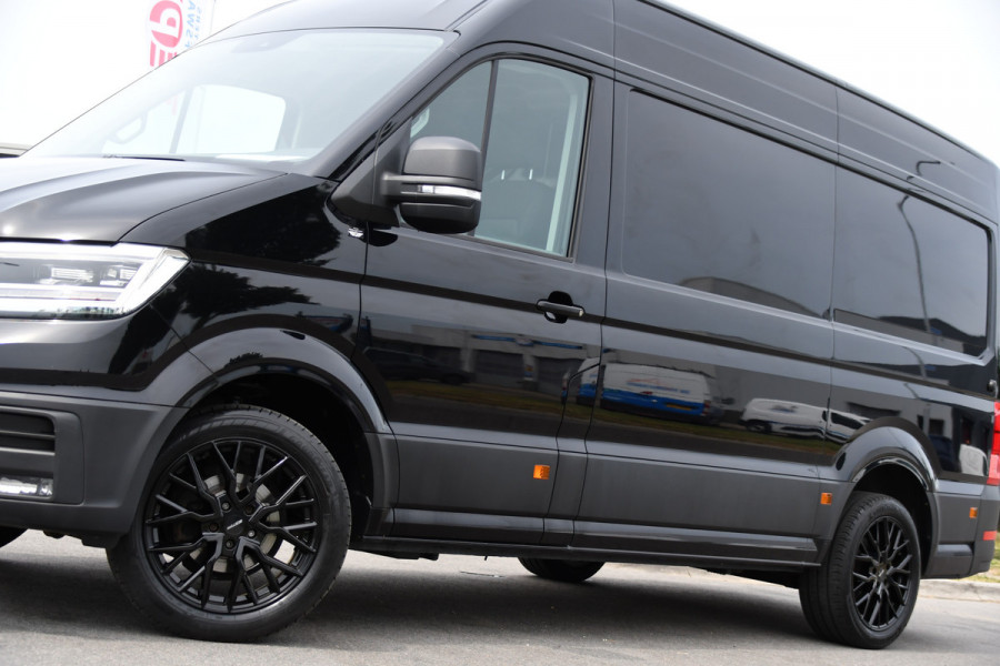 Volkswagen Crafter 35 2.0 TDI L3H3 Black Edition Camera, Adaptieve Cruise, Carplay, LED, Trekhaak, Voorruitverwarming, Sensoren, 177pk, Automaat, Uniek!