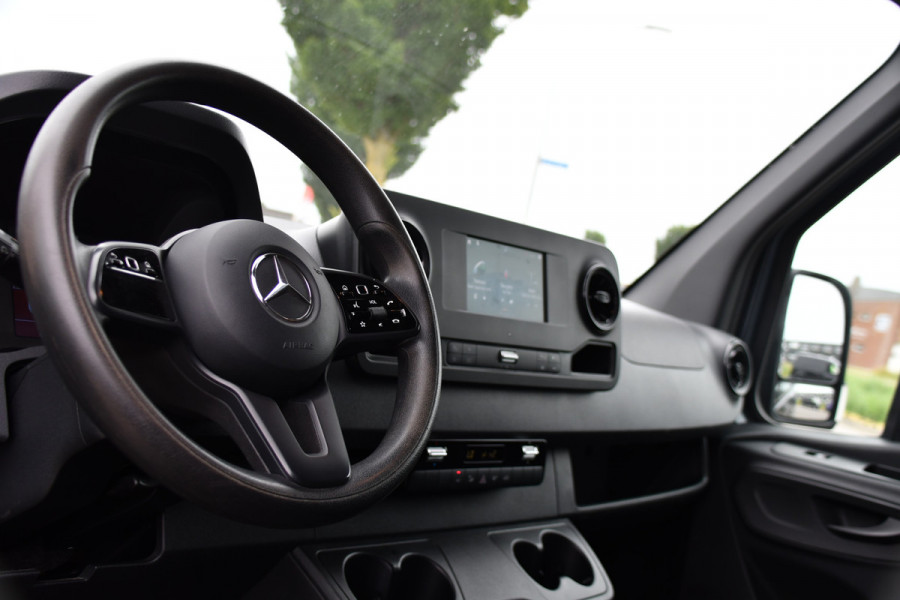 Mercedes-Benz Sprinter 315 1.9 CDI L2H2 RWD PB Edition Camera, Carplay, LED, 3500kg Trekhaak, Mbux, 150pk, Automaat, Clima, Stoelverwarming, Uniek!