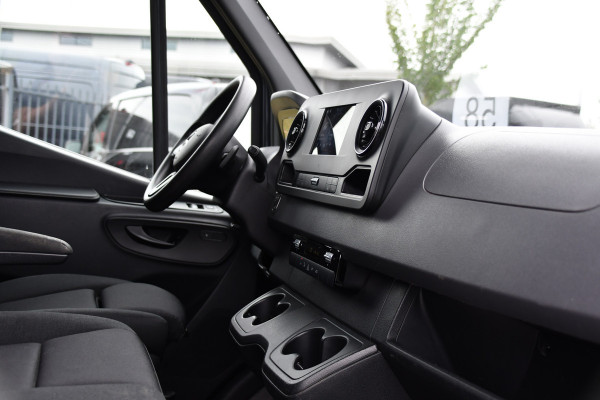 Mercedes-Benz Sprinter 315 1.9 CDI L2H2 RWD PB Edition Camera, Carplay, LED, 3500kg Trekhaak, Mbux, 150pk, Automaat, Clima, Stoelverwarming, Uniek!
