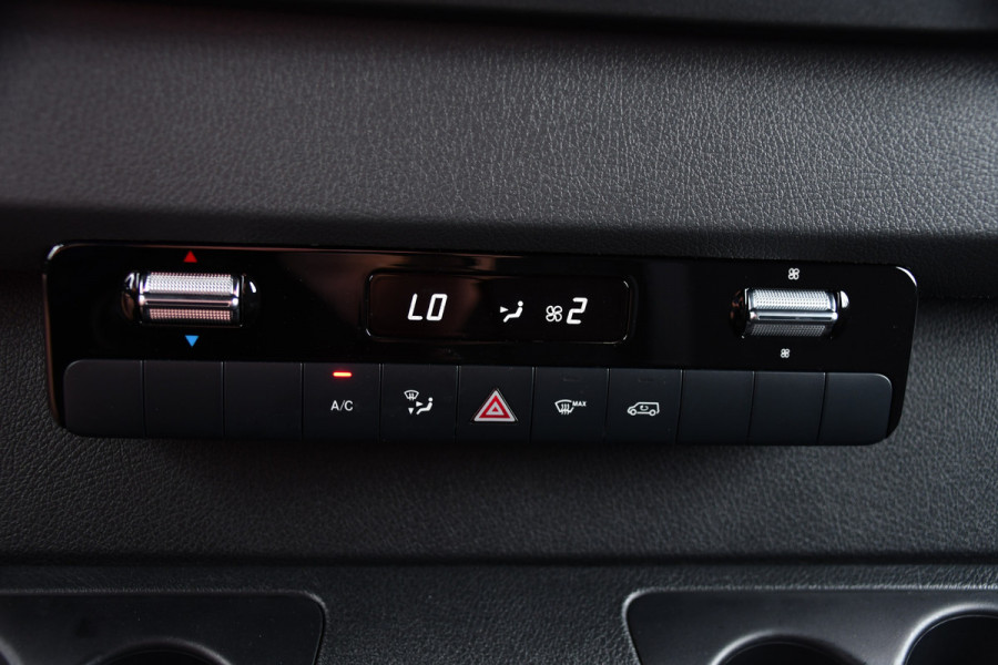 Mercedes-Benz Sprinter 315 1.9 CDI L2H2 RWD PB Edition Camera, Carplay, LED, 3500kg Trekhaak, Mbux, 150pk, Automaat, Clima, Stoelverwarming, Uniek!